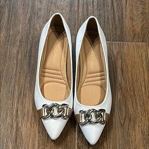 NWOT White Chain Detail Women's Low Heel Shoes